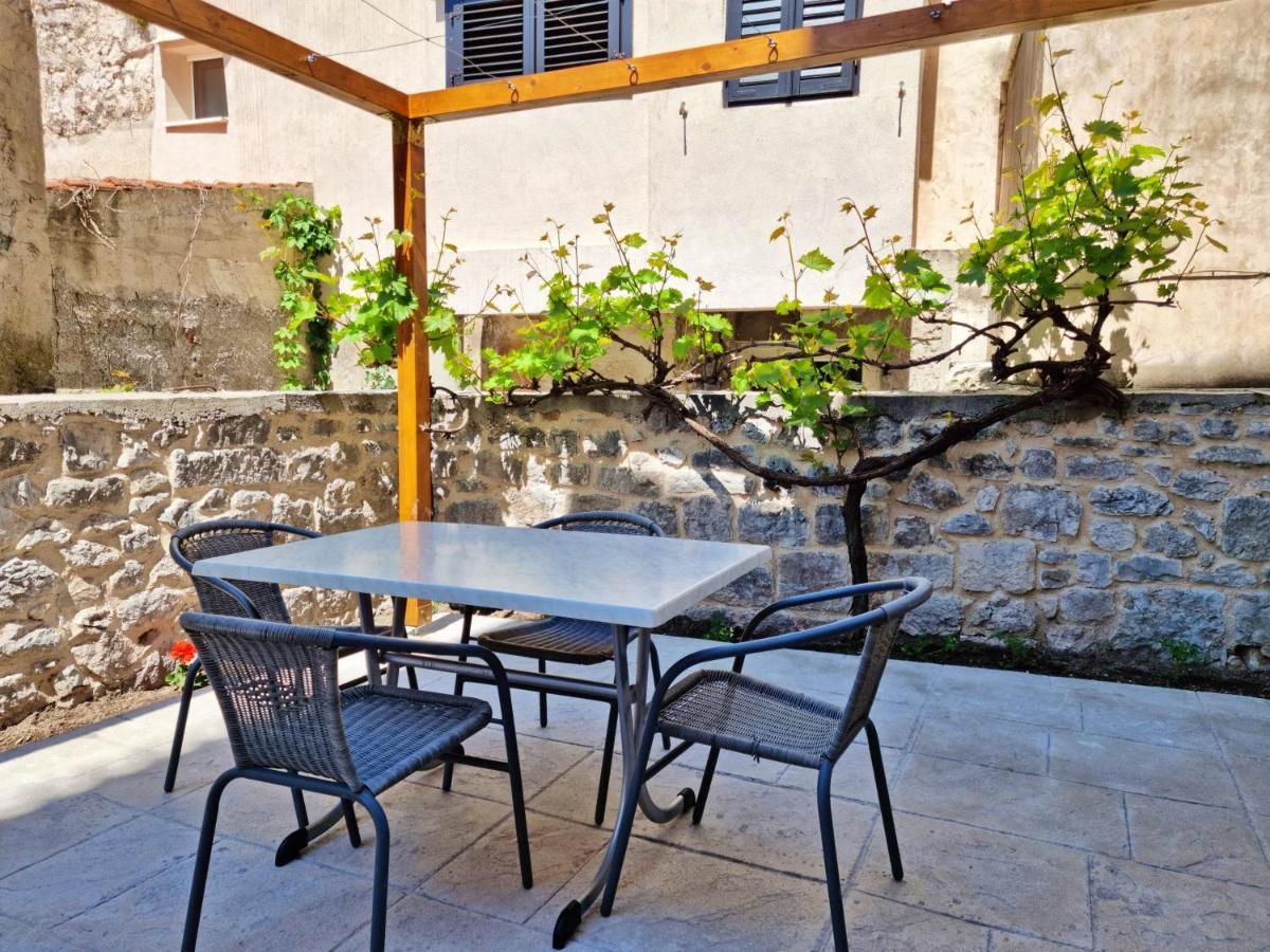 Apartment Hana Omiš Exterior foto